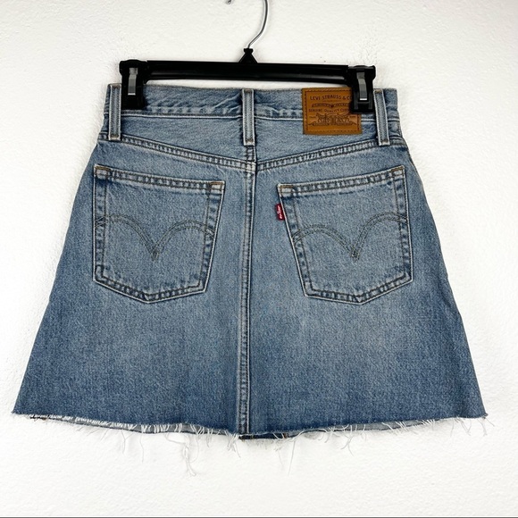 LEVI’S Button Front Mini Skirt in Blue, 100% Cotton, Raw Hem, Size 24 - Picture 2 of 7